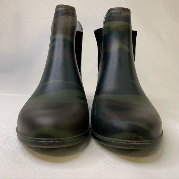J Crew Matte Chelsea Rubber Rain Boot 7 Camo Green - Picture 3 of 15